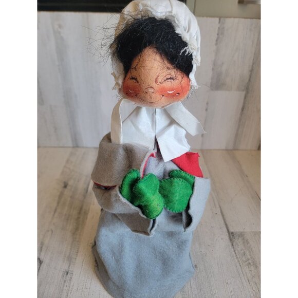 Large Annalee caroler woman Pilgrim Xmas home decor smile - Picture 2 of 14